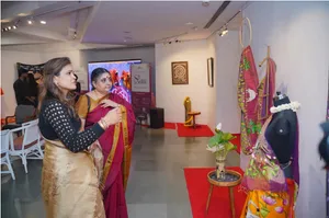 Exhibition Pays Tribute to Artisans and Weavers